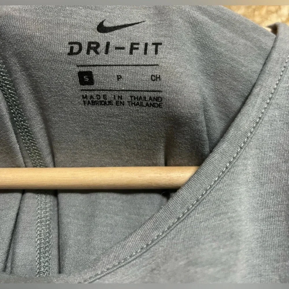 Nike Dri Fit Women's Grey Short Sleeve Tshirt, Drop Tail,Size S,Great Condition